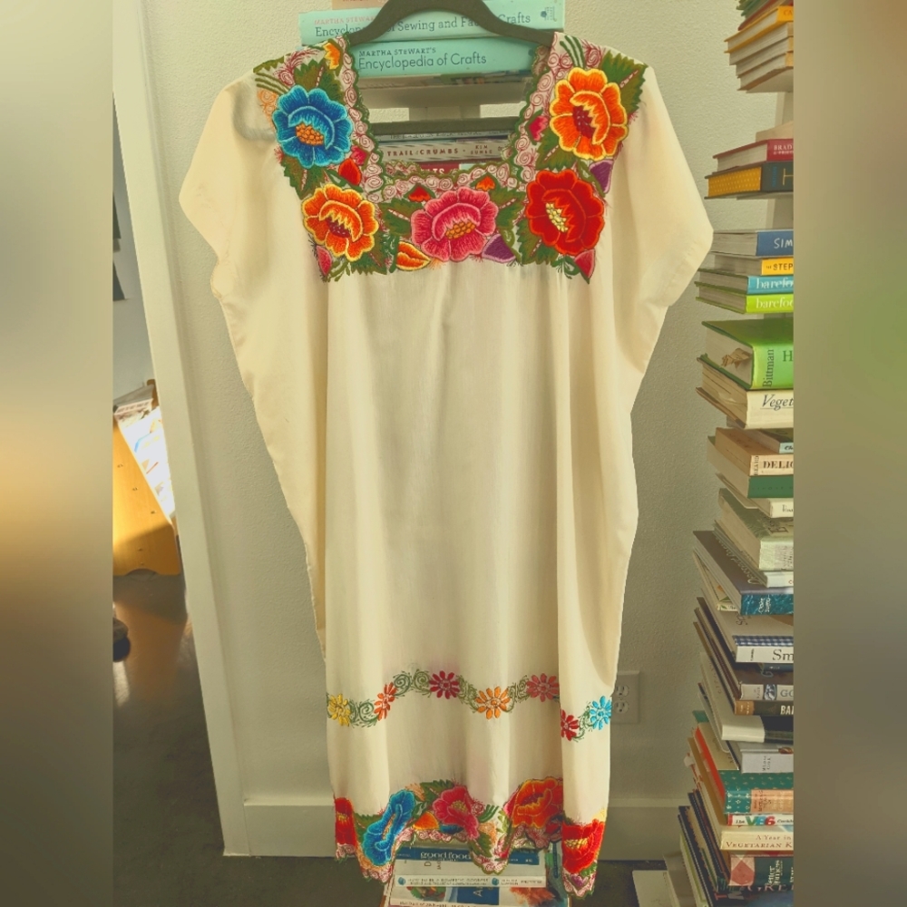 Vintage embroidered caftan - Picture 1 of 7